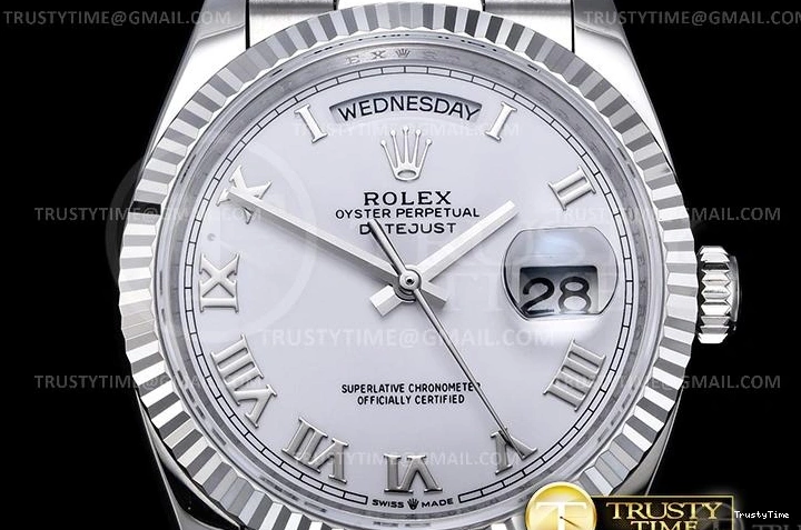 1019 RDD0224F – DayDate 36mm Vibrant 705